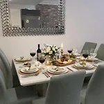 Pool Balcony King Bed Parking Netflix Gym *