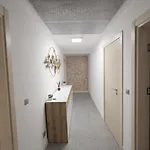 Pool Balcony King Bed Parking Netflix Gym Appartement