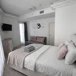 Appartement Pool Balcony King Bed Parking Netflix Gym