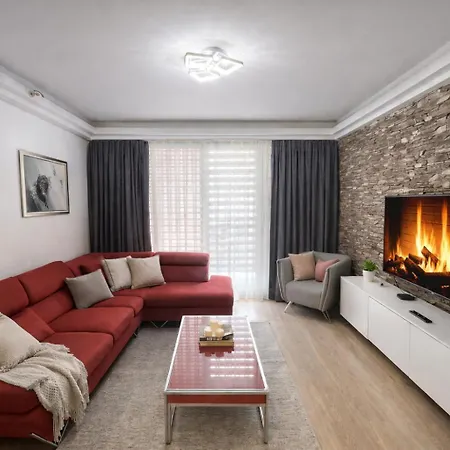 Apartment Pool Balcony King Bed Parking Netflix Gym Skopje