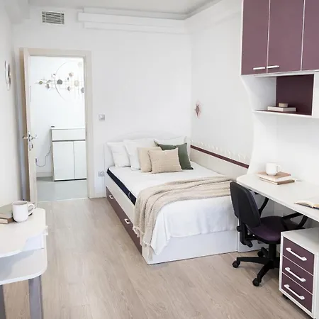 Pool Balcony King Bed Parking Netflix Gym Apartment Skopje