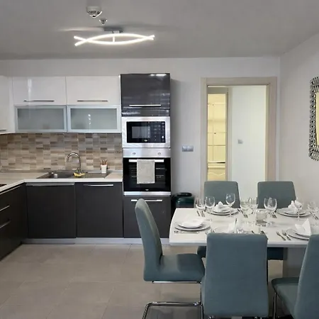 Pool Balcony King Bed Parking Netflix Gym * 스코페