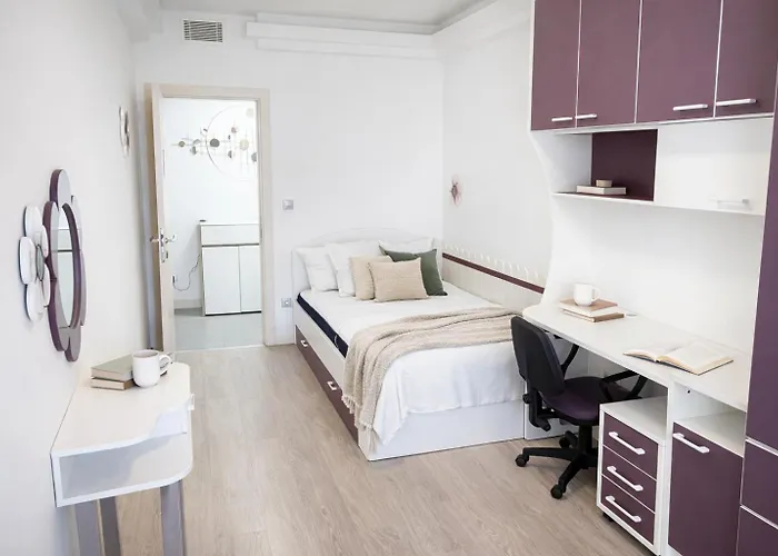 Pool Balcony King Bed Parking Netflix Gym Lägenhet Skopje