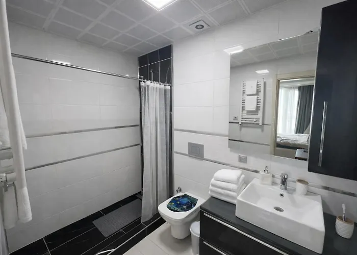 Pool Balcony King Bed Parking Netflix Gym 스코페