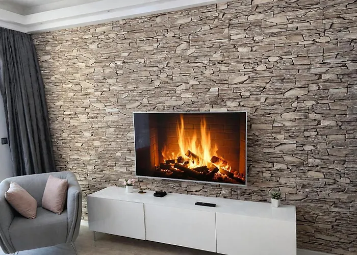 Pool Balcony King Bed Parking Netflix Gym