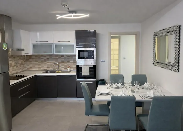 Pool Balcony King Bed Parking Netflix Gym * 스코페