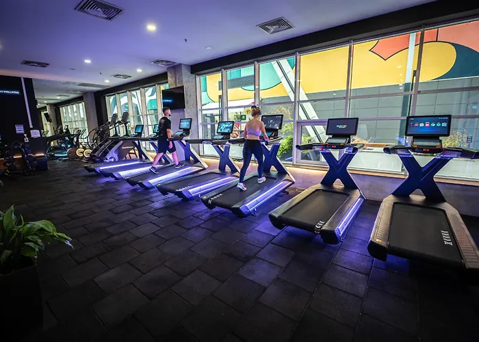 Lägenhet Pool Balcony King Bed Parking Netflix Gym