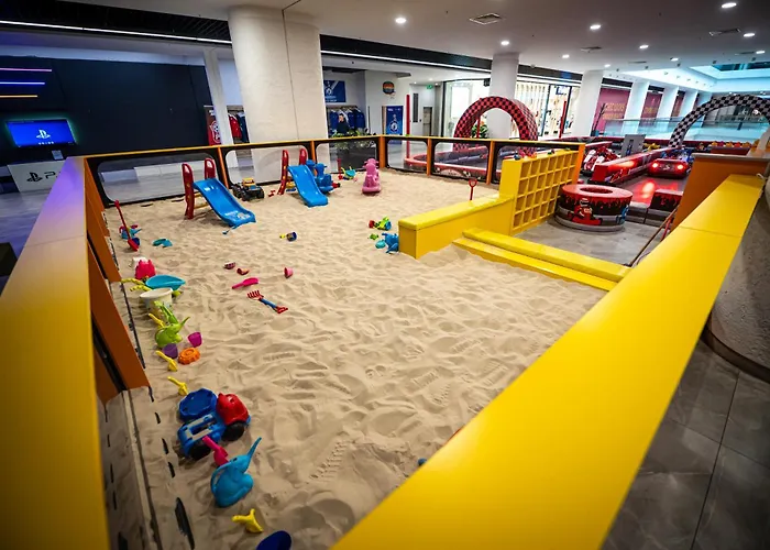 Pool Balcony King Bed Parking Netflix Gym 스코페